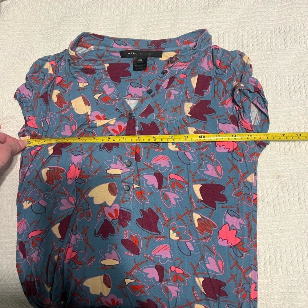 Alt color Marc Jacobs top ASO Summer Roberts on the OC - Picture 5 of 11